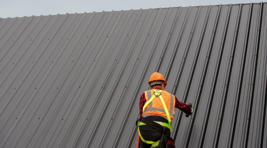 Professional gutter cleaning in Leslie, AR